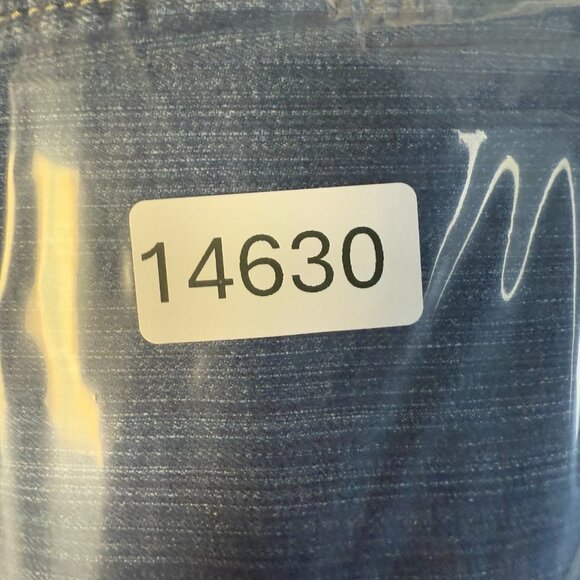 Levi's Women's Size 8 Medium 526 Slender Boot Cut Blue Denim Jeans Cotton Blend - Picture 8 of 8